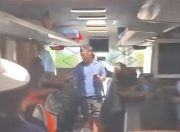 中国一旅行团在意大利被洗劫一空，游客都懵了：吃饭20来分钟，回来大巴车内财物全没了，损失得有好几十万